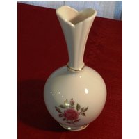 Vintage Lenox Runde Geriffelte Elfenbeinfarbe Vase Mit Handgemalter Rose Und Goldrand 04751 von NWAttic