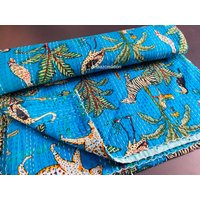 Kantha Quilt Aus Bedruckter Baumwolle Tiger Jungle Floral Tagesdecke von Naazcreation