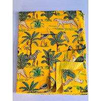 Kantha Quilt Aus Bedruckter Baumwolle Tiger Jungle Floral Tagesdecke von Naazcreation