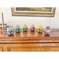 Deko Osterei Bestickt Aus Filz I Osterschmuck Osterdeko Ostereier Gänseblümchen Filzeier Pastellfarbene Ostern von NachaInterior