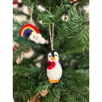 Weihnachtsanhänger Pinguin Mit Herz I Christbaumschmuck Weihnachtsdeko Weihnachtsbaum Weihnachtsschmuck Aus Filz von NachaInterior