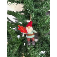 Weihnachtsanhänger Zwerg Mit Blatt I Wichtel Christbaumschmuck Weihnachtsdeko Weihnachtsbaum Weihnachtswichtel Weihnachtszwerg von NachaInterior