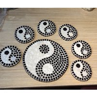 Yin-Yang-Mosaik-Untersetzer Und Untersetzer Yin-Yang-Mosaik-Untersetzer Und Untersetzer von NadMosaicCeramic
