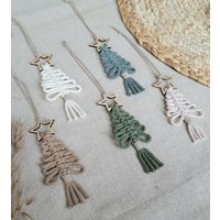 Baumanhänger, Geschenkanhänger Weihnachten, Makrameeanhänger, Weihnachtsdeko, Geschenkideen, Minitannenbäume, Baumschmuck, Makrameebäumchen von NadWi68