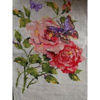 Blumen Und Schmetterling Stickerei Wandteppich Kunstwerk von NadasNeedles