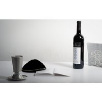 Personalisiertes Modernes Kiddush Tassen-Set Mit Passendem Teller Aus Hart-Eloxiertem Aluminium von NadavArtJudaica