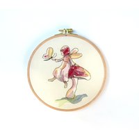 stickerei Gerahmt Wandbild Bestickt Deko Wohnzimmer Wichtelmädchen Kind Schmetterling Fliegenpilz Aquarellstil stickerei Gerahmt Wandbild Bestickt Deko Wohnzimmer Wichtelmädchen Kind Schmetterling Fliegenpilz Aquarellstil von Nadelfein