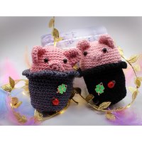 Glücksbringer Schweinchen - Schwarzer Zylinder Mit Glücksschwein // Prüfung Geschenke Für Neujahr Glücksbringer Schweinchen - Schwarzer Zylinder Mit Glücksschwein // Prüfung Geschenke Für Neujahr von NadelliebeVonAnna