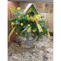 Vogelhaus Blumengesteck, Alltägliches Tischblumengesteck, Einweihungsgeschenkidee, Frühlingsblumengesteck von Nadiascraftycorner