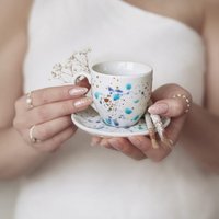 Tasse 100 Ml - Blaue Punkte Mit Untertasse, Modernes Porzellan Gold Handbemalt Mit Gold Gefleckt von Nadzwyczajnie