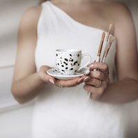 Tasse 100 Ml - Schwarze Punkte Mit Untertasse, Modernes Porzellan Gold Handbemalt Mit Gold Gefleckt von Nadzwyczajnie