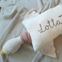 Namenskissen/Kuschelkissen Kleine Gans Taupe Mit Musselin von NaehkaestchenAachen