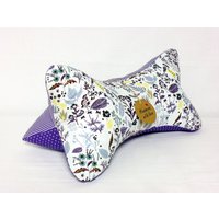 Leseknochen Knochenkissen Keilkissen Lesekissen Nackenkissen Nackenrolle Nackenhörnchen Kissen Blätter Pünktchen Streifen Lila Weiß #14# Leseknochen Knochenkissen Keilkissen Lesekissen Nackenkissen Nackenrolle Nackenhörnchen Kissen Blätter Pünktchen Streifen Lila Weiß #14# von NaehstuebchenJasalu