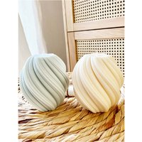 Twisted Candle - Vegan Handgemachte Kerzen Aus Sojawachs in Verschiedenen Farben Und Düften Twisted Candle - Vegan Handgemachte Kerzen Aus Sojawachs in Verschiedenen Farben Und Düften von Nafayette