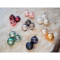 Personalisierte Weihnachtskugel I Glas Von Hand Beschriftet Weihnachtsdeko Geschenk Hochzeit Kugel Individuell Personalisierte Weihnachtskugel I Glas Von Hand Beschriftet Weihnachtsdeko Geschenk Hochzeit Kugel Individuell von Naleemi