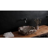 Handgefertigte Waschbecken Aus Rojo Alcantara Rotes Badezimmer Gefäß | 47 X 39 cm von NamelesSpain