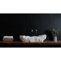 Rustikaler Geschnitzter Stein-Badezimmerschrank Mit Waschbecken - Landhausstil Loft-Dekor Für Meister Oder Im Freien Rustikaler Geschnitzter Stein-Badezimmerschrank Mit Waschbecken - Landhausstil Loft-Dekor Für Meister Oder Im Freien von NamelesSpain