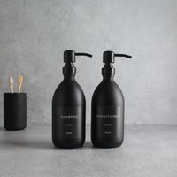 Shampoo & Conditioner Mattschwarze Glasflasche 2Er-Set - Nachfüllbarer Spender Und Pumpe Mit Schwarzem Wasserdichtem Etikett | Umweltfreundliche Shampoo & Conditioner Mattschwarze Glasflasche 2Er-Set - Nachfüllbarer Spender Und Pumpe Mit Schwarzem Wasserdichtem Etikett | Umweltfreundliche von NamieHome