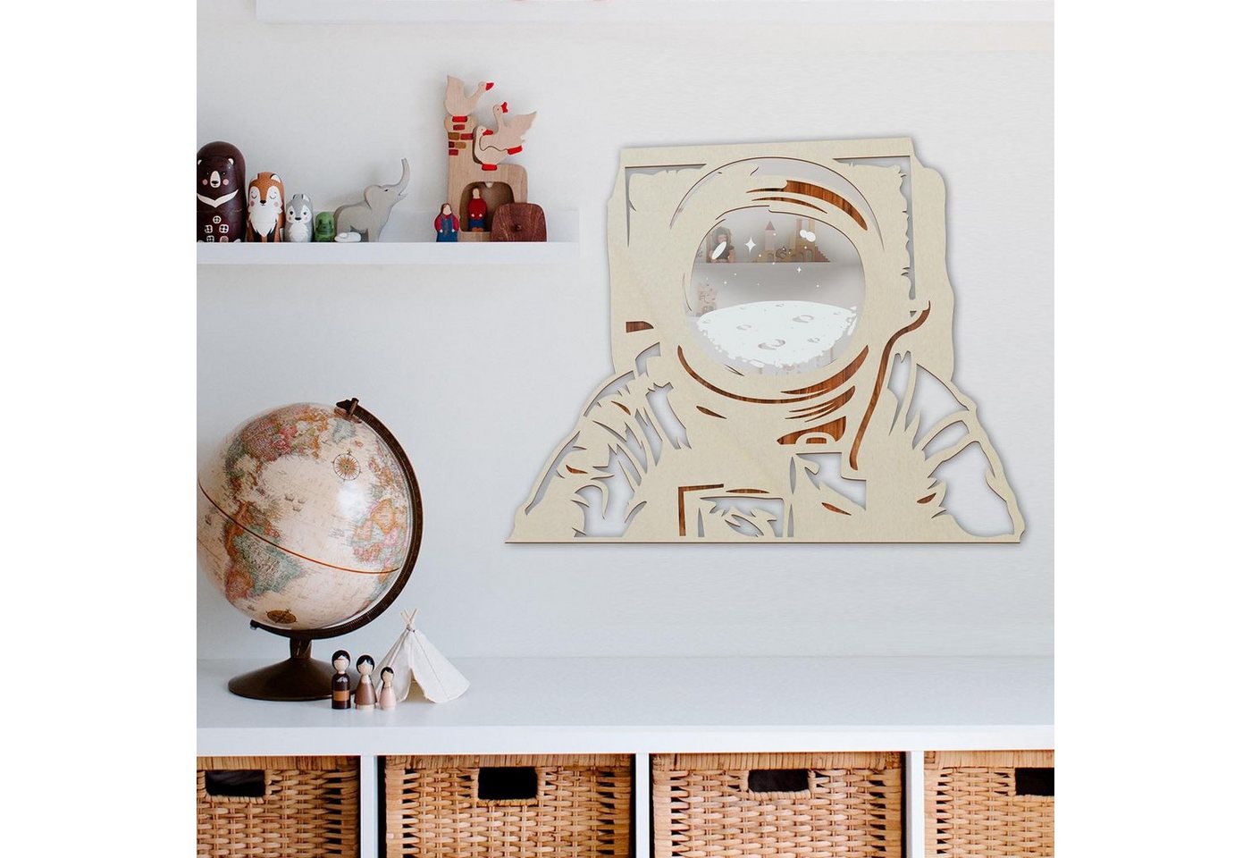 Namofactur Dekospiegel Holz Motiv Spiegel für Astronauten & Raumfahrer, Lampe für Kinder, Wandspiegel mit Holzrahmen 'Astronaut' inkl. LED Beleuchtung Licht von Namofactur