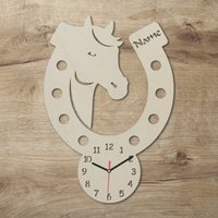 Pferde Hufeisen Wanduhr Personalisiert Mit Namen I Geschenk Geschenkidee Für Kinder & Pferdeliebhaber Pferde Hufeisen Wanduhr Personalisiert Mit Namen I Geschenk Geschenkidee Für Kinder & Pferdeliebhaber von Namofactur