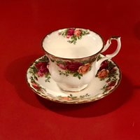 Royal Albert Old Country Roses Teetasse & Untertasse Perfektes Geschenk 1962 Erster Original Backstamp Burgund Pink Grüne Rosen Goldverzierung von NanAndPopsAttic