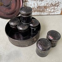 Runde Metall Pantry Gewürzbehälter Oder Aufbewahrungsboxen Keksdose & 7 Kleine Dosen Handwerk Lagerung Rustikal Grau von NanAndPopsAttic
