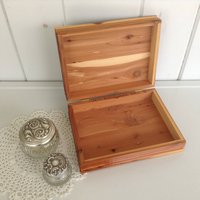 Vintage Holzkiste Zedernholz Riecht Wunderbare Schlafzimmer Lagerung Muttertag Geschenk Bushmill Falls Pa Messing Scharniere 9 1/4 "x 6 5/8 3" von NanAndPopsAttic
