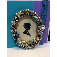 Upcycled - Vintage Junge Silhouette Bild Mit Verziertem Rahmen | Nbpe#688 von NanaBsPeaceEmporium