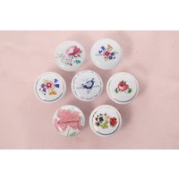 Antike Keramik-Schubladenknäufe/Elegante Blumen-Schubladenknäufe Individuell Gravierte Schrankknäufe Garderobenknäufe Moderne Keramikschrankknöpfe von NancyHardware