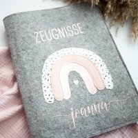 Zeugnismappe Aus Filz Personalisiert Mit Namen Regenbogen von NaniluDesign