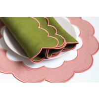 4Er Set Mossgrüne Leinenservietten Mit Rosa Wellenrand - Elegante Tischwäsche 45x45 cm Für Das Esszimmer von NapkinsWorld