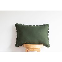 Dunkler Moosgrüner Leinen Kissenbezug Mit Bogenrandkante - Größen 30x45 cm | 16x21 "' 30x90cm 42x42 30x71 Dunkler Moosgrüner Leinen Kissenbezug Mit Bogenrandkante - Größen 30x45 cm | 16x21 "' 30x90cm 42x42 30x71 von NapkinsWorld