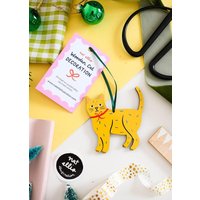 Kleine Gelbe Katze Aus Holz, Hängende Ornament Kleine Gelbe Katze Aus Holz, Hängende Ornament von NatEllisIllo