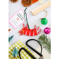 Rot Und Rosa Getigerte Katze, Hängende Verzierung Aus Holz Rot Und Rosa Getigerte Katze, Hängende Verzierung Aus Holz von NatEllisIllo