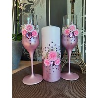 Wunderschöne Gläser Oder Kerze Für Hochzeit Deko Hochzeitsgläser Sektgläser Geschenk Hochzeitskerze Geburtstagskerze Weihnachtsgeschenk Wunderschöne Gläser Oder Kerze Für Hochzeit Deko Hochzeitsgläser Sektgläser Geschenk Hochzeitskerze Geburtstagskerze Weihnachtsgeschenk von NataliZimm