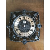 Junghans Wanduhr Mit Handgefertigter Schwarzer Metall Dekoration Junghans Wanduhr Mit Handgefertigter Schwarzer Metall Dekoration von NataliyaFinds