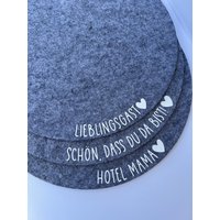 Platzmatten Bedruckt | Platzset Rund Mit Aufschrift Tischset Untersetzer Für Den Esstisch Platzmatten Bedruckt | Platzset Rund Mit Aufschrift Tischset Untersetzer Für Den Esstisch von NathisHerzenswerke