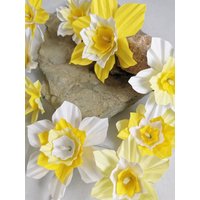 Lichterkette Narzissen Mit Handgefertigten 10, Bzw. 20 Blüten von NatisStoreOfArts