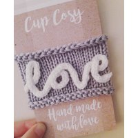 Gestrickte Liebe Tasse Gemütliche Kaffee Ärmel Gestrickte Liebe Tasse Gemütliche Kaffee Ärmel von NattyKnitBits