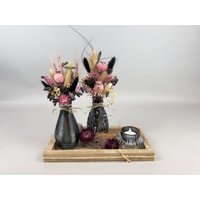 Vasen Trockenblumenstrauß Holztablett Tischdekoration von NatuerlichMitStil