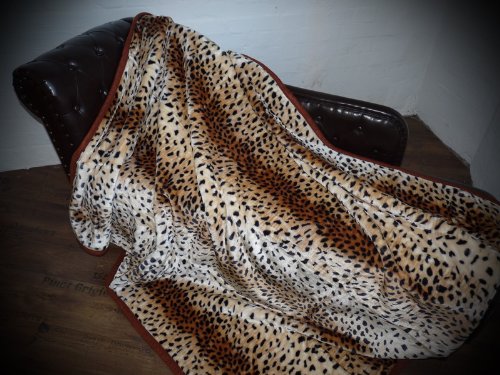 Kuscheldecke Tagesdecke Decke Leopard - Fell Modell II 160x200cm von Natur-Fell-Shop