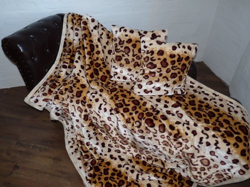 Natur-Fell-Shop 3tlg. Set Kuscheldecke Tagesdecke Leoparden Look 160x200cm + 2 Kissen 40x40cm von Natur-Fell-Shop