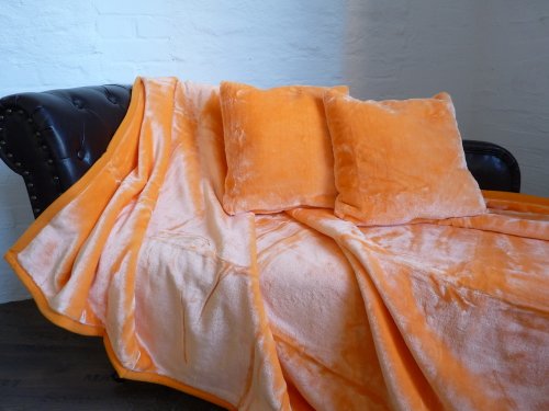 Natur-Fell-Shop 3tlg. Set Kuscheldecke Tagesdecke Uni orange 160x200cm + 2 Kissen 40x40cm von Natur-Fell-Shop