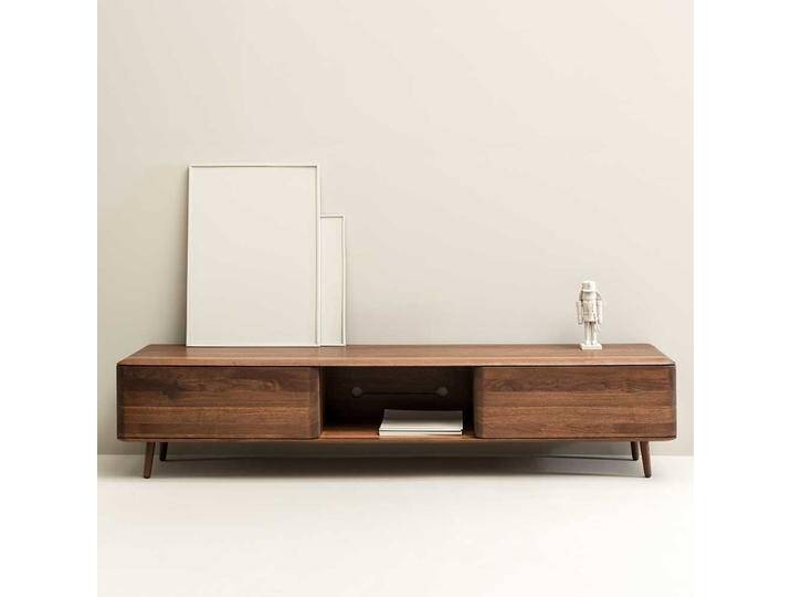 Retro Fernseh Lowboard aus Nussbaum Massivholz geölt 220 cm breit von Natura-Classico