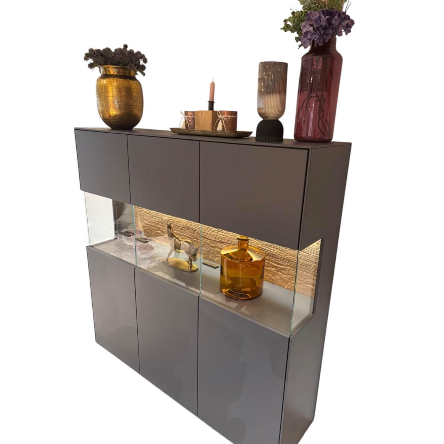 Highboard Tucson Lack Graphitgrau Verglast Akzent Wildeiche Mit Beleuchtung Inkl... Highboard Tucson Lack Graphitgrau Verglast Akzent Wildeiche Mit Beleuchtung Inkl... von Natura