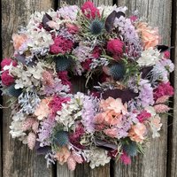 Trockenblumenkranz Sommerkranz Türkranz Tischkranz Wandkranz Blumenkranz Pink Boho Kranz Haltbarer Beerentöne von NaturalArtDecoShop