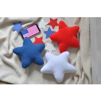 Independence Day Fleece Kissen in Den Farben Der Nationalflagge Vereinigten Staaten Von Amerika 4. Juli Sternkissen von NaturalDecorForHome
