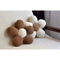 Weiches Dekoratives Kissen Mit Blumen | Buntes Gänseblümchen-Kissen 24 Mix Sommer Raumdekor von NaturalDecorForHome