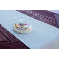Grauer Leinen Tischläufer, Extra Lang, Handgemachte Tischdecke, Hochzeitsdeko, 100% Reines Flachs Leinen, Gehrungsecken Grauer Leinen Tischläufer, Extra Lang, Handgemachte Tischdecke, Hochzeitsdeko, 100% Reines Flachs Leinen, Gehrungsecken von NaturalHomeTreasures