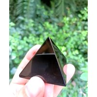 Schwarze Obsidian Pyramide/Polierte Schwarze Kristallpyramide Heilende Energie Und Meditation Dekoration Für Vater Geschenk Schwarze Obsidian Pyramide/Polierte Schwarze Kristallpyramide Heilende Energie Und Meditation Dekoration Für Vater Geschenk von NaturalMineralsArt